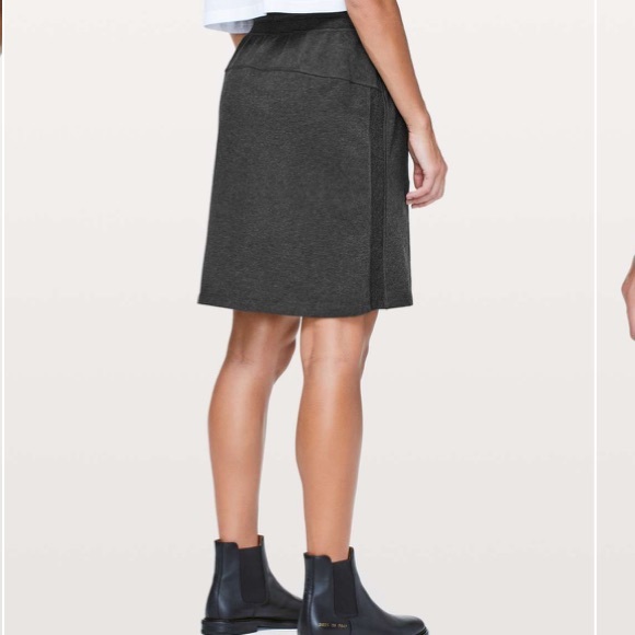 Lululemon Start Anew 21” Skirt in Heathered Black W-403 Size 6 - Picture 3 of 12
